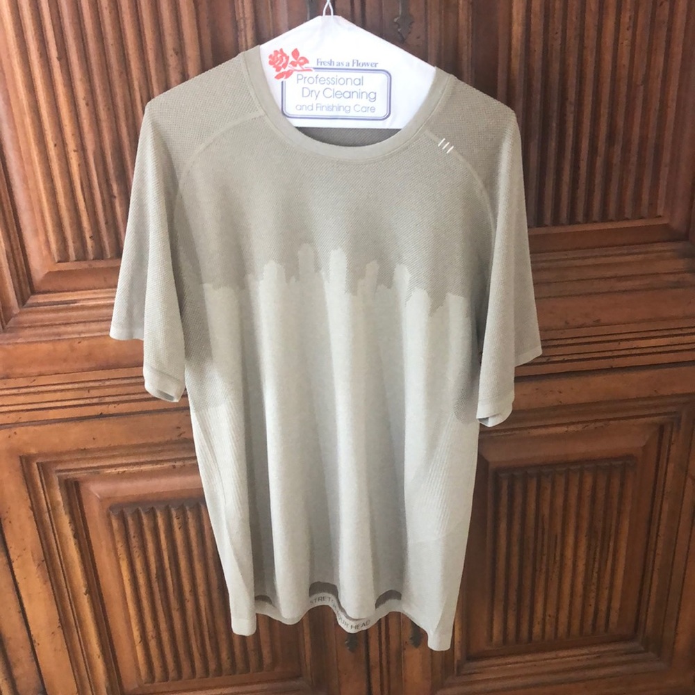 Men’s LuluLemon Top Brand New